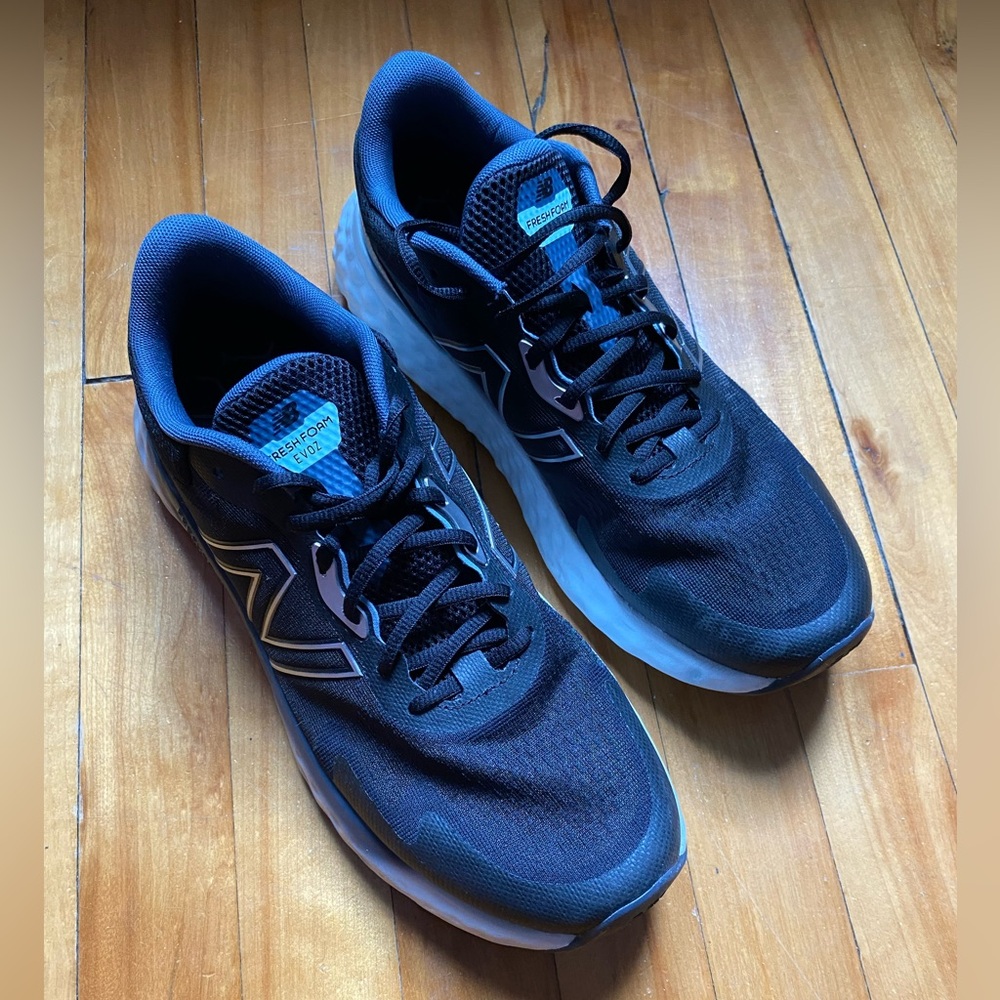 New Balance EVOZ Fresh Foam Women’s Running Shoes (black & grey)